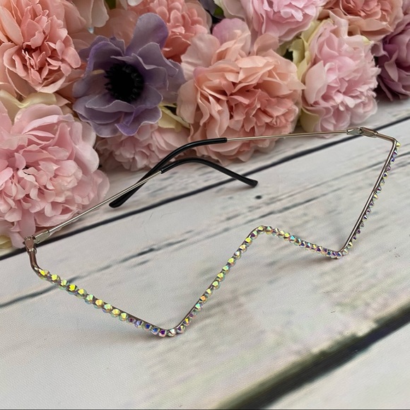 Avant Garde Crystal Triangular Frame Glasses - Picture 13 of 16